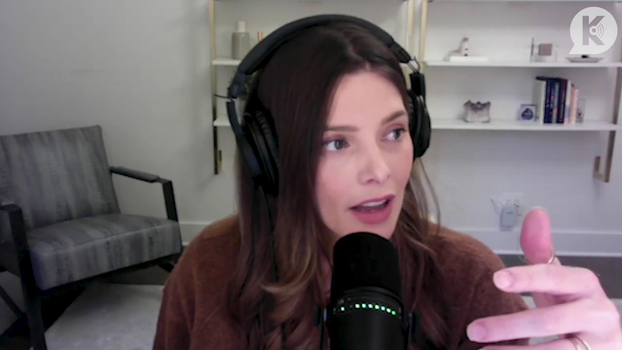 Ashley-Greene-dot-nl_TheTwilightEffect-AshleyAndMelanieAForeverFriendship0713.jpg