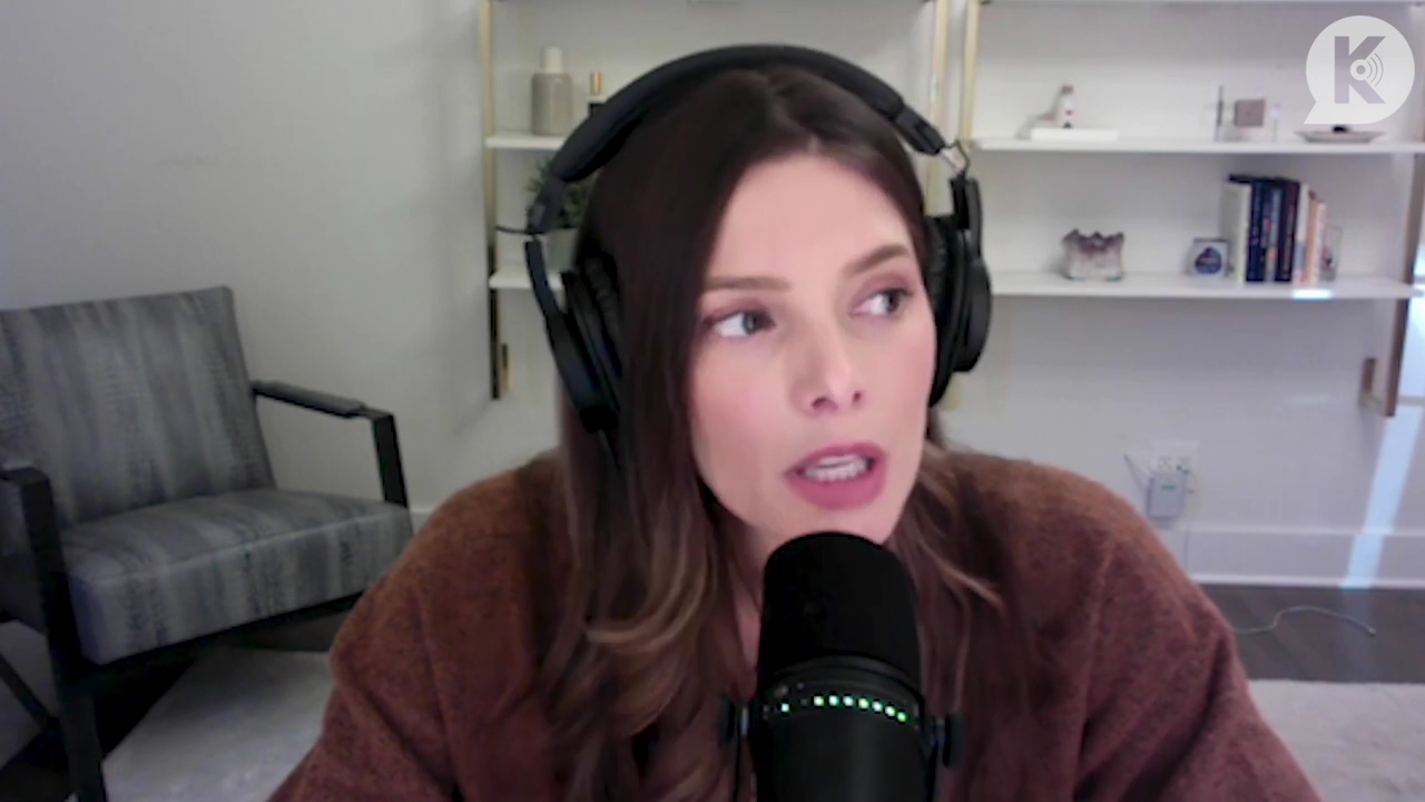 Ashley-Greene-dot-nl_TheTwilightEffect-AshleyAndMelanieAForeverFriendship1908.jpg