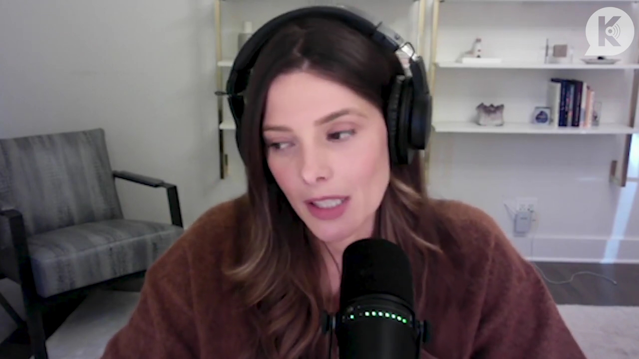 Ashley-Greene-dot-nl_TheTwilightEffect-AshleyAndMelanieAForeverFriendship1990.jpg