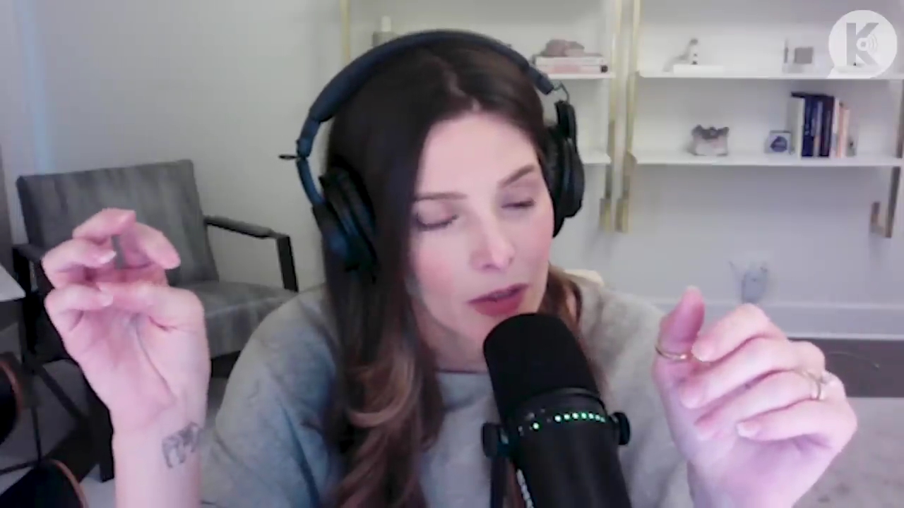 Ashley-Greene-dot-nl_TheTwilightEffect-TwihardForeverFandom0203.jpg Ashley-Greene-dot-nl_TheTwilightEffect-TwihardForeverFandom0203.jpg