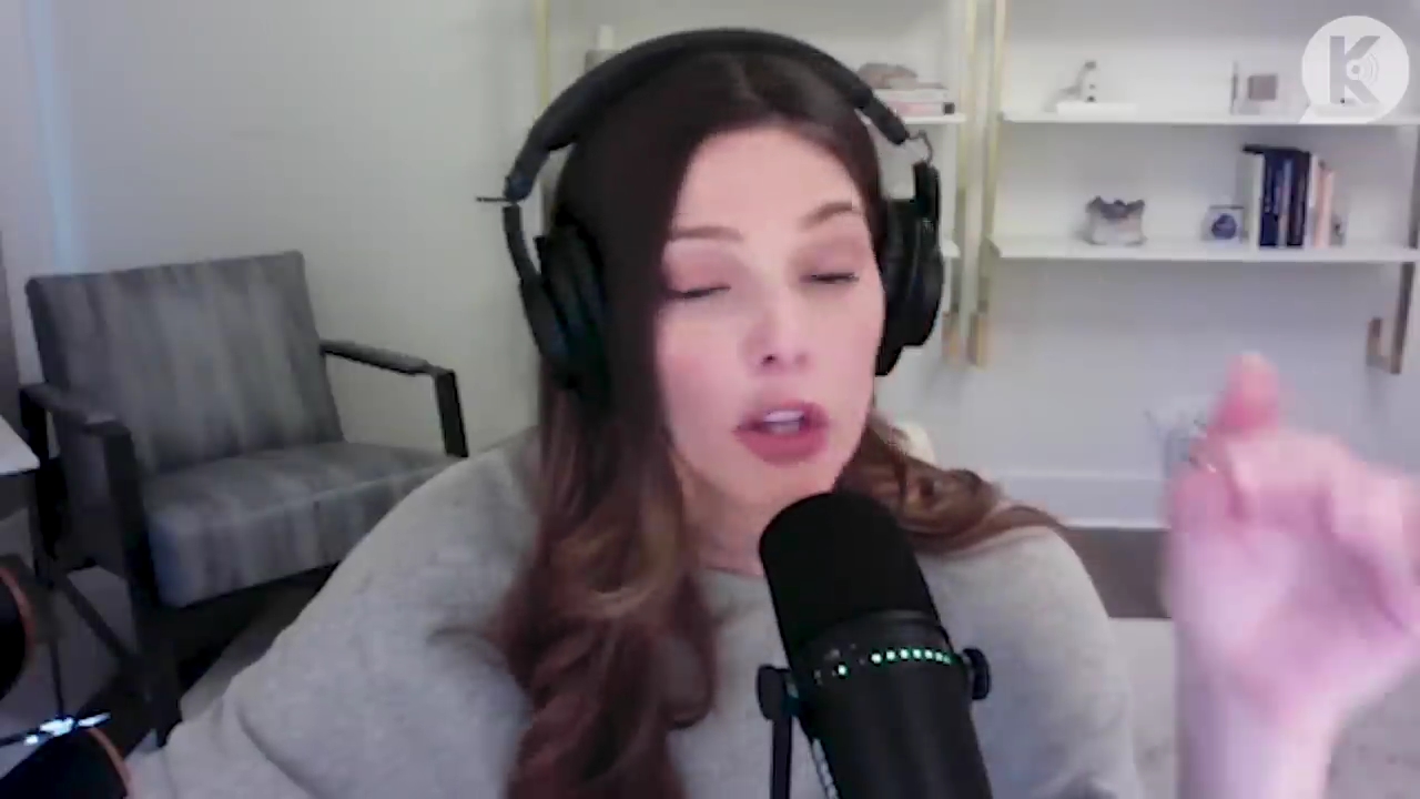 Ashley-Greene-dot-nl_TheTwilightEffect-TwihardForeverFandom1214.jpg Ashley-Greene-dot-nl_TheTwilightEffect-TwihardForeverFandom1214.jpg