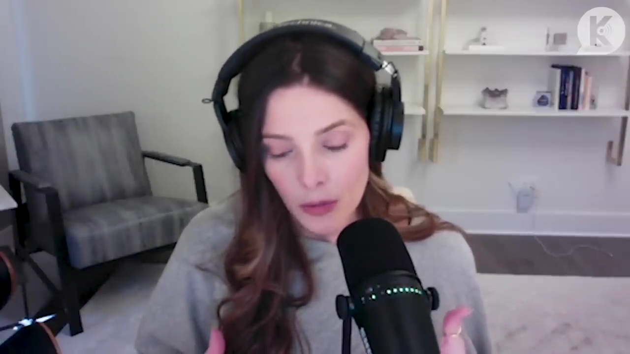 Ashley-Greene-dot-nl_TheTwilightEffect-TwihardForeverFandom1293.jpg Ashley-Greene-dot-nl_TheTwilightEffect-TwihardForeverFandom1293.jpg