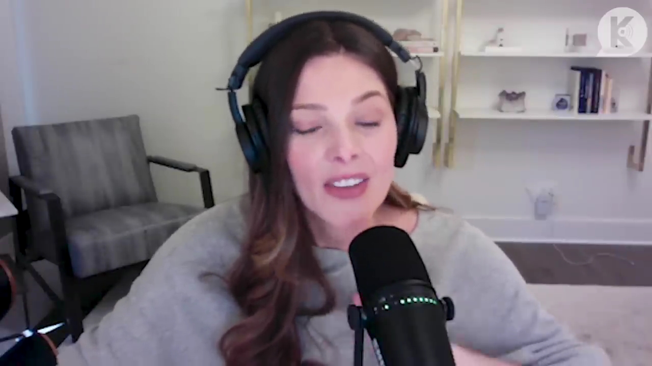 Ashley-Greene-dot-nl_TheTwilightEffect-TwihardForeverFandom1350.jpg Ashley-Greene-dot-nl_TheTwilightEffect-TwihardForeverFandom1350.jpg