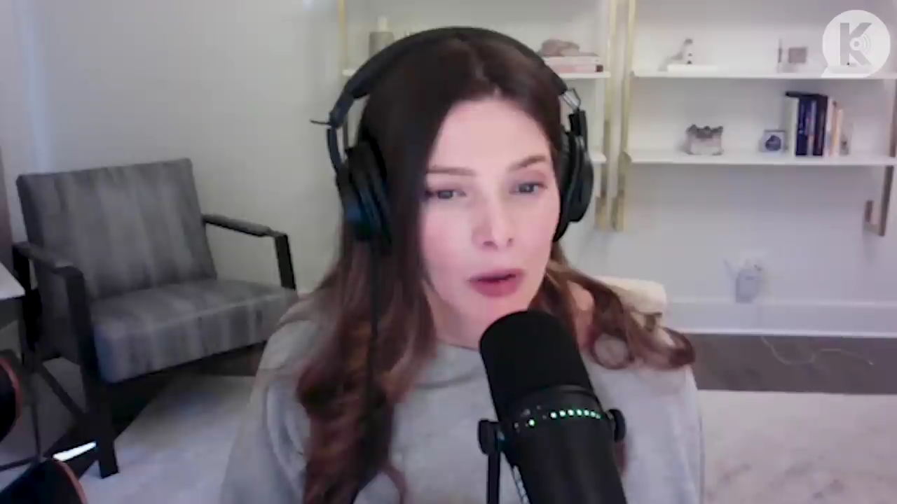 Ashley-Greene-dot-nl_TheTwilightEffect-TwihardForeverFandom1446.jpg Ashley-Greene-dot-nl_TheTwilightEffect-TwihardForeverFandom1446.jpg