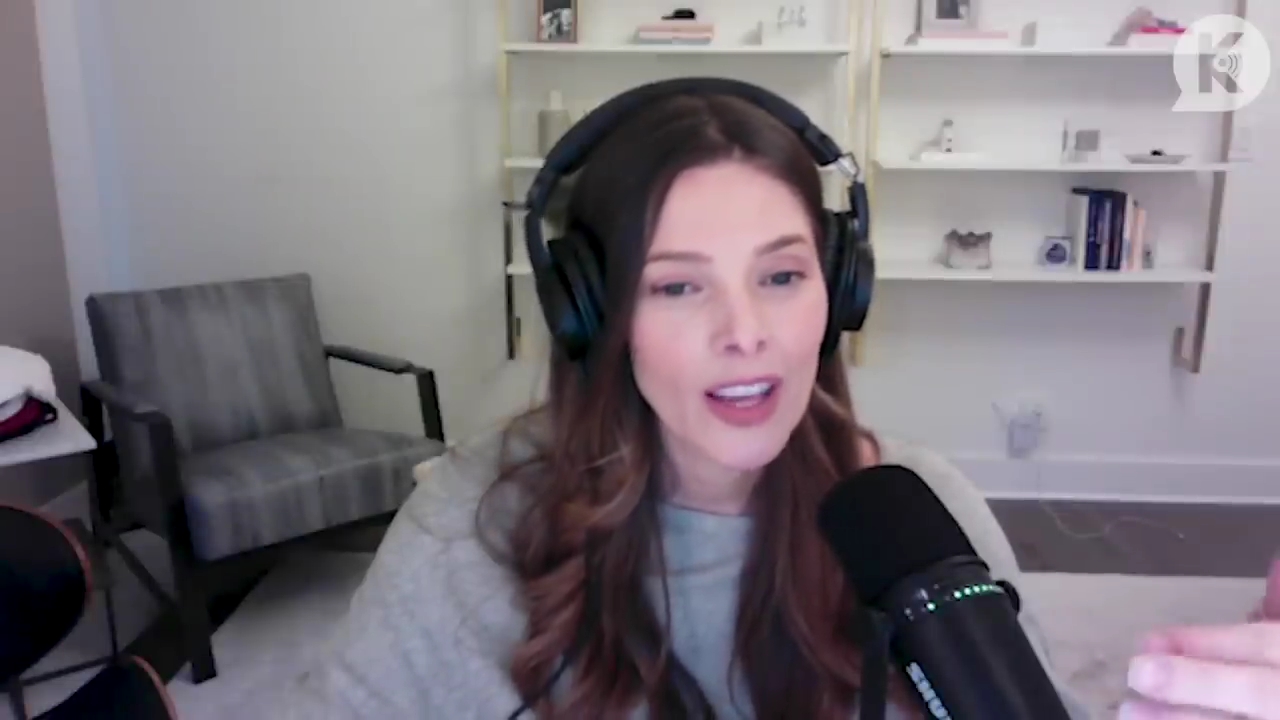 Ashley-Greene-dot-nl_TheTwilightEffect-TwihardForeverFandom1813.jpg Ashley-Greene-dot-nl_TheTwilightEffect-TwihardForeverFandom1813.jpg