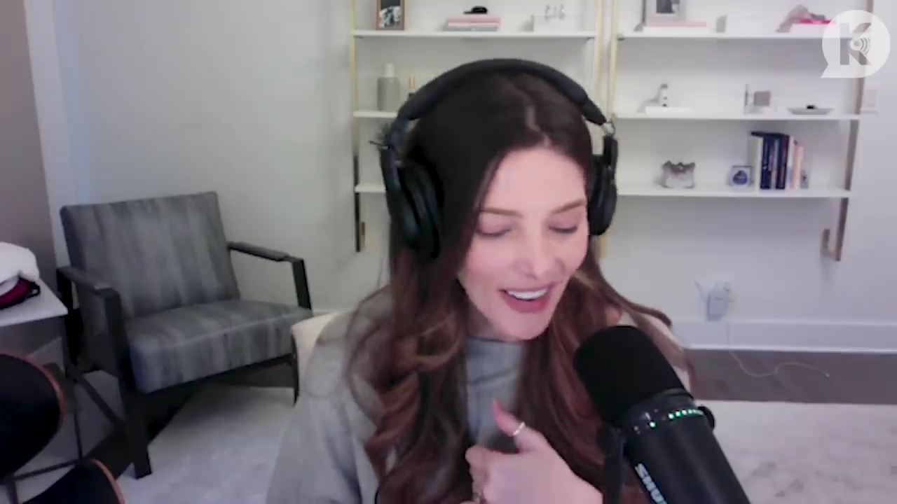 Ashley-Greene-dot-nl_TheTwilightEffect-TwihardForeverFandom1942.jpg Ashley-Greene-dot-nl_TheTwilightEffect-TwihardForeverFandom1942.jpg