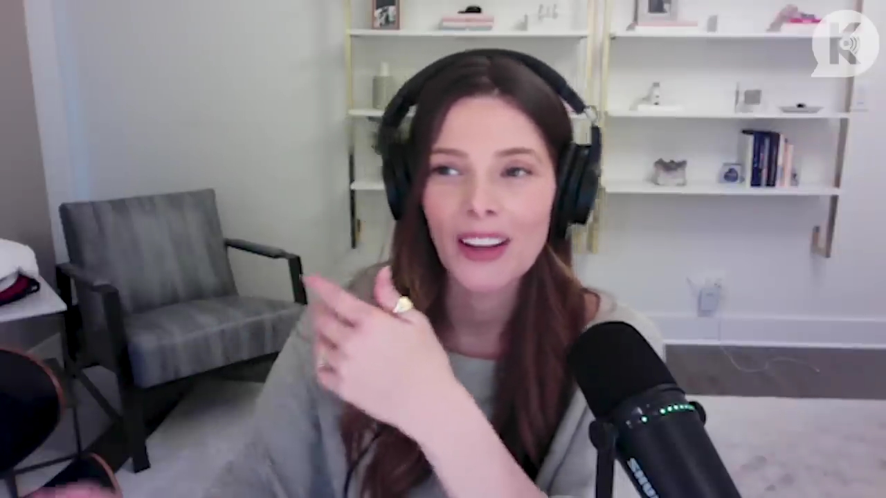 Ashley-Greene-dot-nl_TheTwilightEffect-TwihardForeverFandom2411.jpg Ashley-Greene-dot-nl_TheTwilightEffect-TwihardForeverFandom2411.jpg