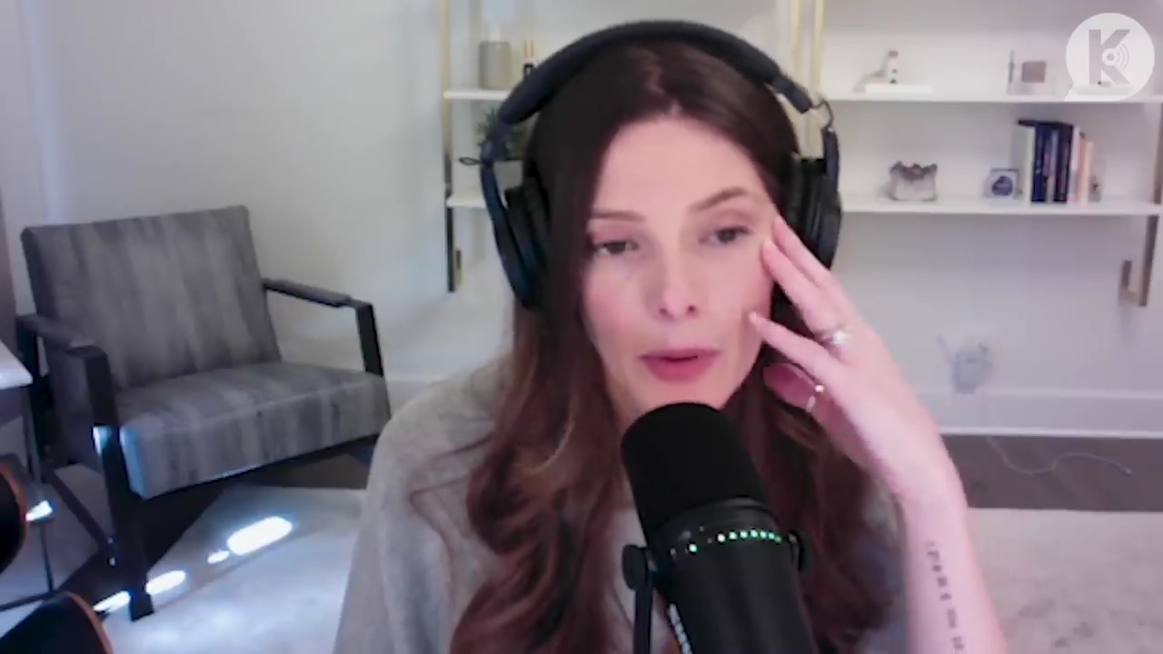 Ashley-Greene-dot-nl_TheTwilightEffect-TwihardForeverFandom2890.jpg Ashley-Greene-dot-nl_TheTwilightEffect-TwihardForeverFandom2890.jpg