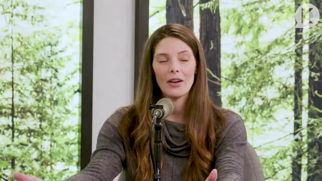 Ashley-Greene-dot-nl_TheTwilightEffect-TwilightCostumeDesignerWendyChuck0303.jpg Ashley-Greene-dot-nl_TheTwilightEffect-TwilightCostumeDesignerWendyChuck0303.jpg