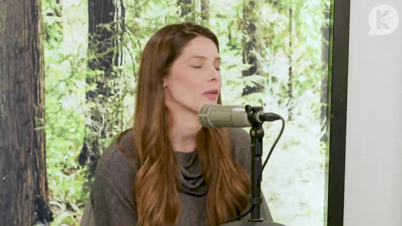 Ashley-Greene-dot-nl_TheTwilightEffect-TwilightCostumeDesignerWendyChuck0822.jpg Ashley-Greene-dot-nl_TheTwilightEffect-TwilightCostumeDesignerWendyChuck0822.jpg