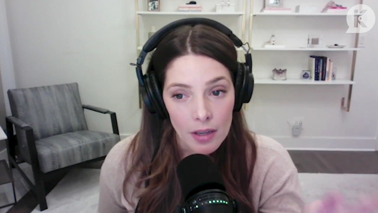 Ashley-Greene-dot-nl_TheTwilightEffect-Finale2MidnightSunandStorytellers0612.jpg