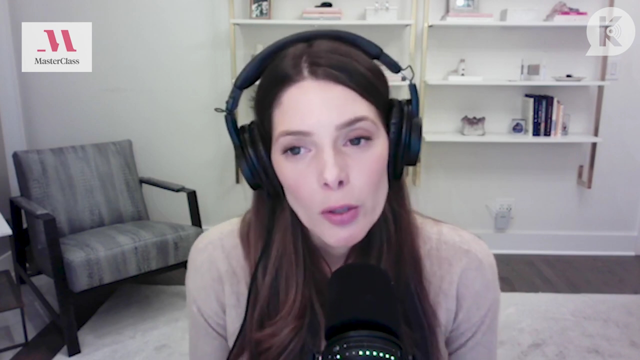 Ashley-Greene-dot-nl_TheTwilightEffect-Finale2MidnightSunandStorytellers0921.jpg