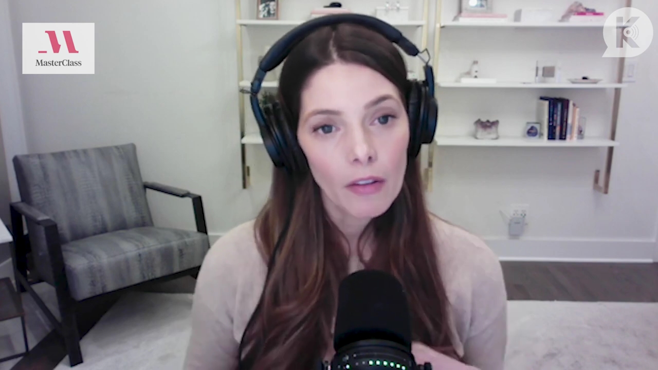 Ashley-Greene-dot-nl_TheTwilightEffect-Finale2MidnightSunandStorytellers0926.jpg