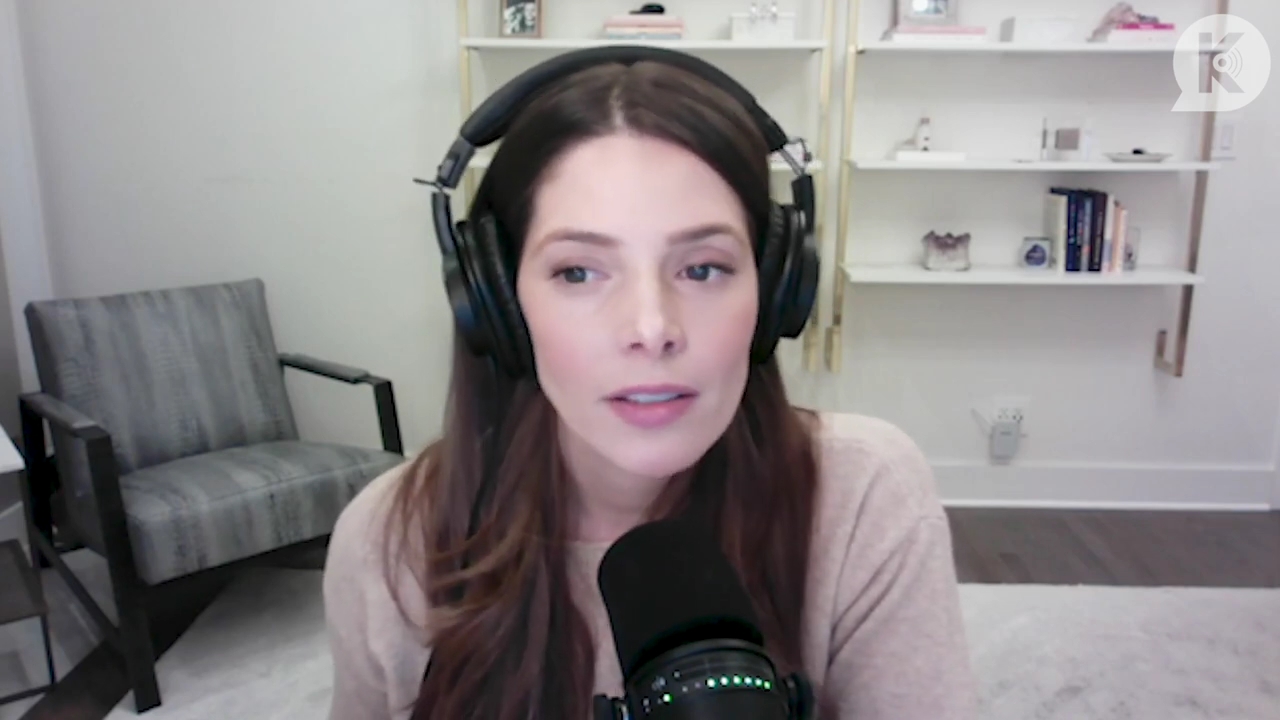 Ashley-Greene-dot-nl_TheTwilightEffect-Finale2MidnightSunandStorytellers1018.jpg