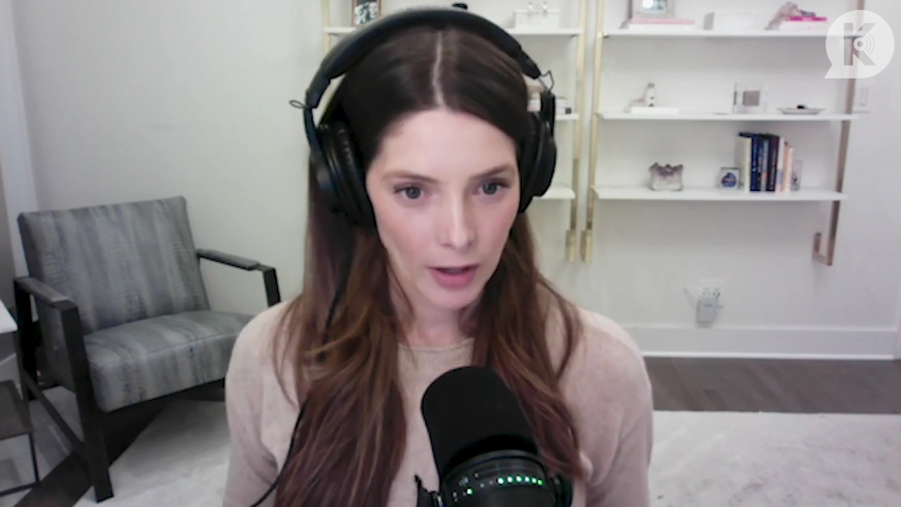 Ashley-Greene-dot-nl_TheTwilightEffect-Finale2MidnightSunandStorytellers1050.jpg Ashley-Greene-dot-nl_TheTwilightEffect-Finale2MidnightSunandStorytellers1050.jpg