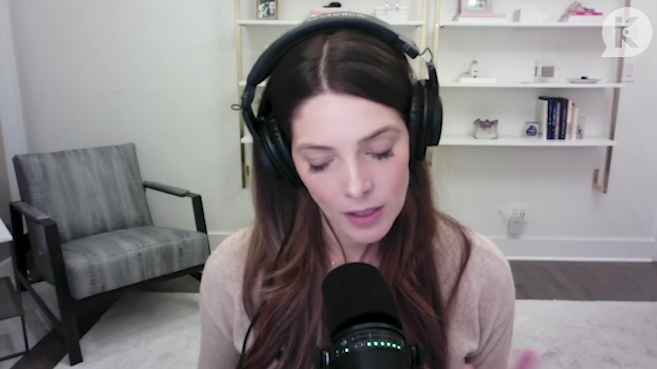 Ashley-Greene-dot-nl_TheTwilightEffect-Finale2MidnightSunandStorytellers2402.jpg