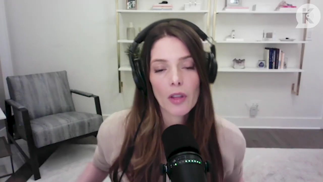 Ashley-Greene-dot-nl_TheTwilightEffect-Finale2MidnightSunandStorytellers3227.jpg