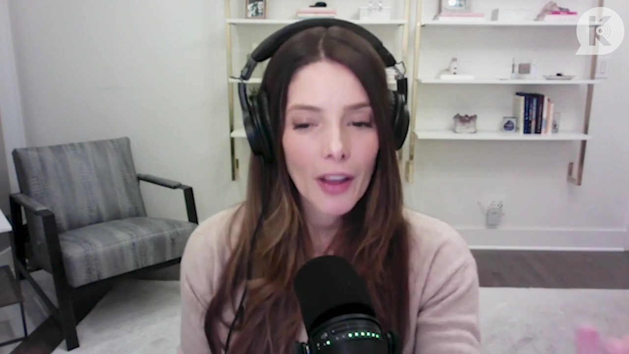 Ashley-Greene-dot-nl_TheTwilightEffect-Finale2MidnightSunandStorytellers3398.jpg