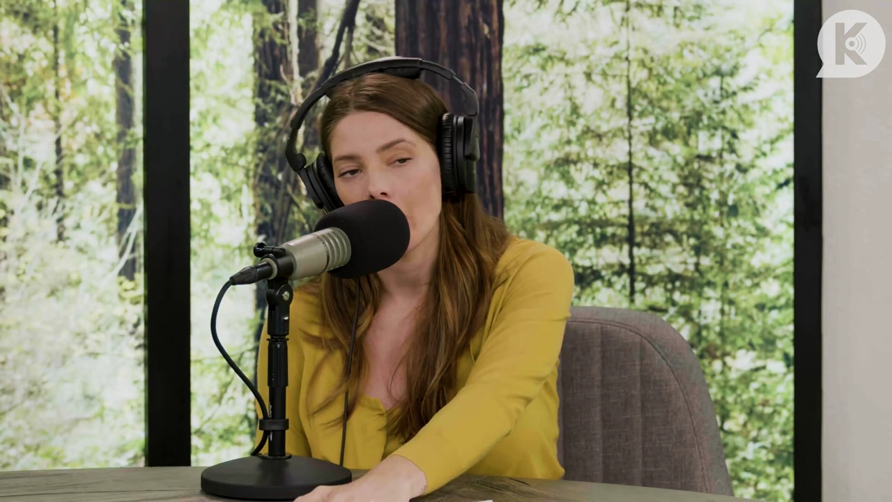 Ashley-Greene-dot-nl_TheTwilightEffect-Aflevering7NewMoonRewatchPart2of3-0527.jpg Ashley-Greene-dot-nl_TheTwilightEffect-Aflevering7NewMoonRewatchPart2of3-0527.jpg