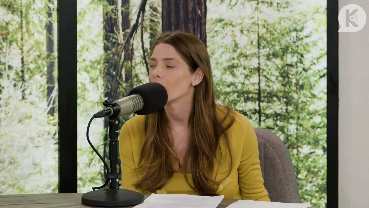 Ashley-Greene-dot-nl_TheTwilightEffect-Aflevering7NewMoonRewatchPart2of3-1126.jpg Ashley-Greene-dot-nl_TheTwilightEffect-Aflevering7NewMoonRewatchPart2of3-1126.jpg