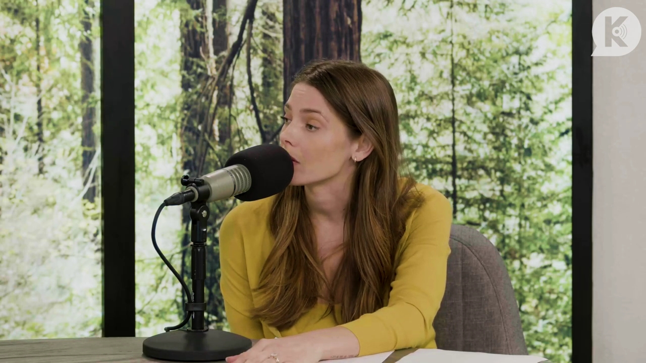 Ashley-Greene-dot-nl_TheTwilightEffect-Aflevering7NewMoonRewatchPart2of3-1256.jpg Ashley-Greene-dot-nl_TheTwilightEffect-Aflevering7NewMoonRewatchPart2of3-1256.jpg