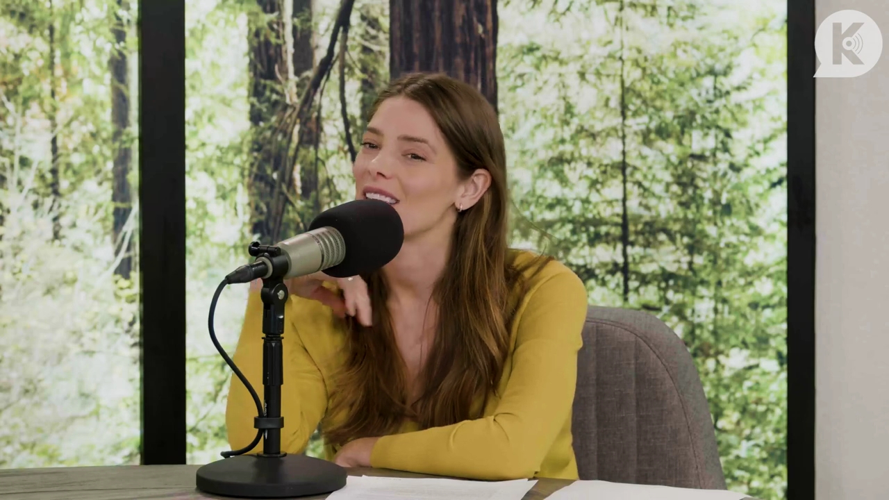 Ashley-Greene-dot-nl_TheTwilightEffect-Aflevering7NewMoonRewatchPart2of3-1946.jpg Ashley-Greene-dot-nl_TheTwilightEffect-Aflevering7NewMoonRewatchPart2of3-1946.jpg