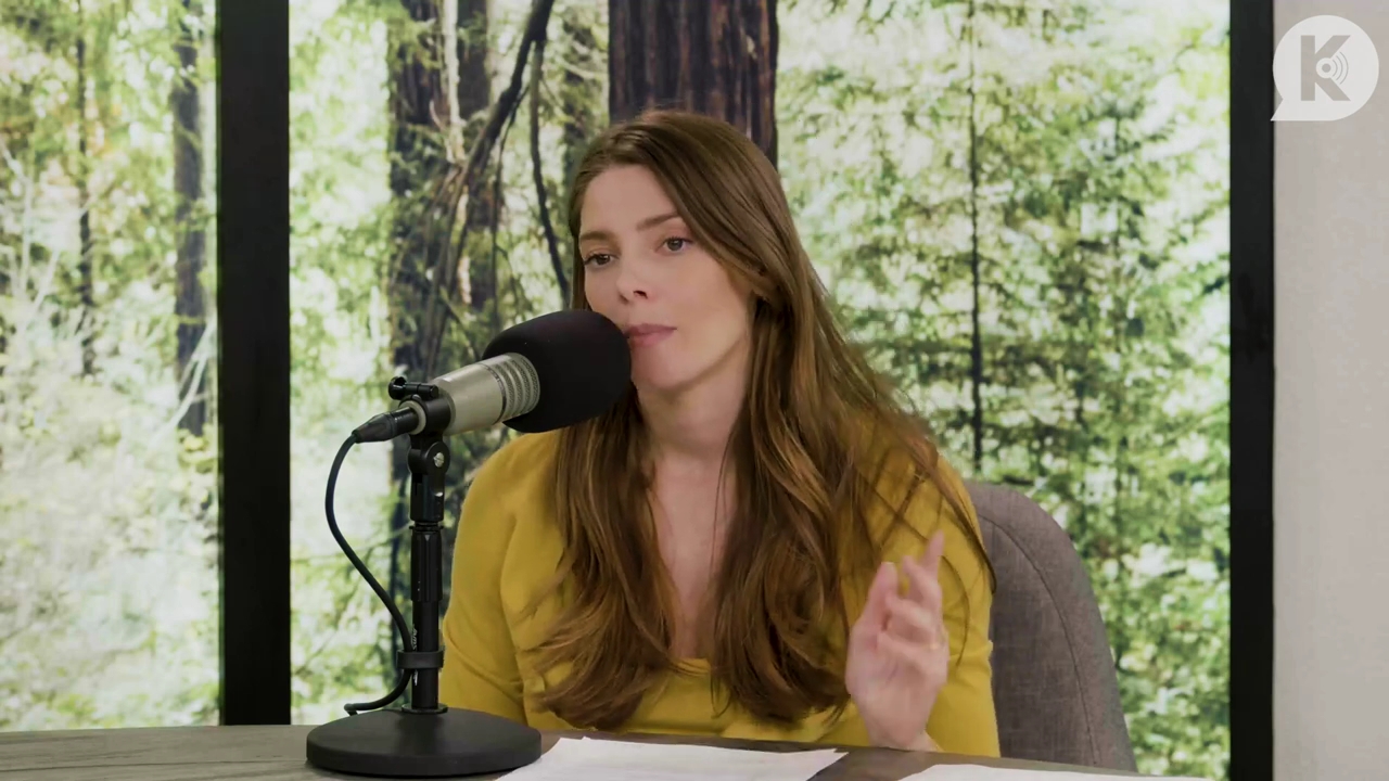 Ashley-Greene-dot-nl_TheTwilightEffect-Aflevering7NewMoonRewatchPart2of3-2011.jpg Ashley-Greene-dot-nl_TheTwilightEffect-Aflevering7NewMoonRewatchPart2of3-2011.jpg