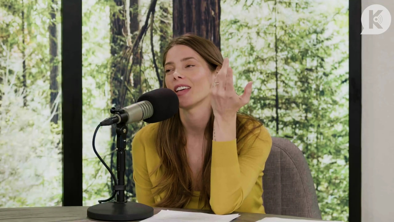 Ashley-Greene-dot-nl_TheTwilightEffect-Aflevering7NewMoonRewatchPart2of3-2076.jpg Ashley-Greene-dot-nl_TheTwilightEffect-Aflevering7NewMoonRewatchPart2of3-2076.jpg