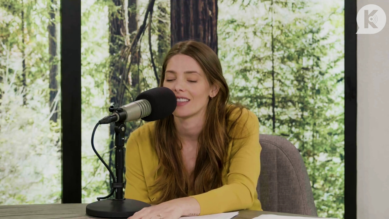 Ashley-Greene-dot-nl_TheTwilightEffect-Aflevering7NewMoonRewatchPart2of3-2168.jpg Ashley-Greene-dot-nl_TheTwilightEffect-Aflevering7NewMoonRewatchPart2of3-2168.jpg