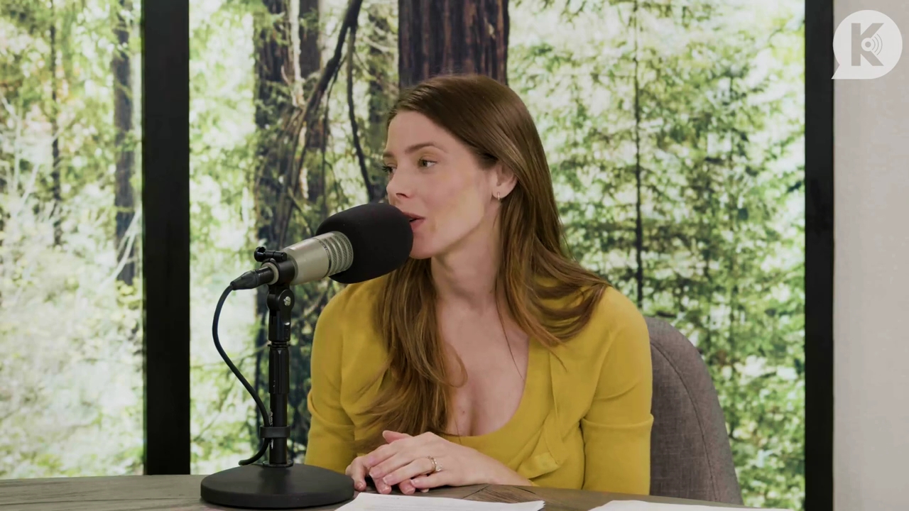 Ashley-Greene-dot-nl_TheTwilightEffect-Aflevering7NewMoonRewatchPart2of3-2611.jpg Ashley-Greene-dot-nl_TheTwilightEffect-Aflevering7NewMoonRewatchPart2of3-2611.jpg