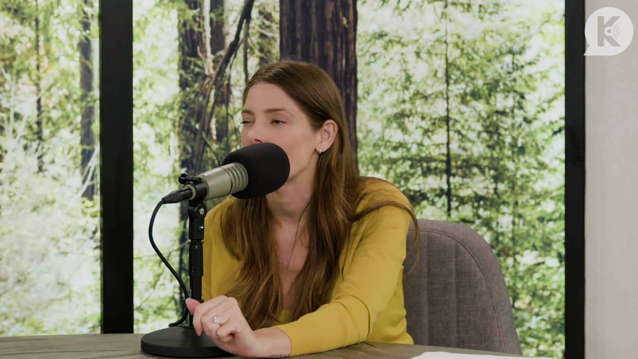 Ashley-Greene-dot-nl_TheTwilightEffect-Aflevering7NewMoonRewatchPart2of3-3115.jpg Ashley-Greene-dot-nl_TheTwilightEffect-Aflevering7NewMoonRewatchPart2of3-3115.jpg