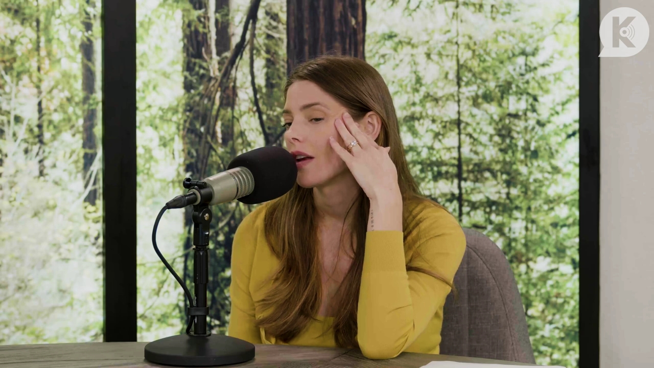 Ashley-Greene-dot-nl_TheTwilightEffect-Aflevering7NewMoonRewatchPart2of3-3318.jpg Ashley-Greene-dot-nl_TheTwilightEffect-Aflevering7NewMoonRewatchPart2of3-3318.jpg