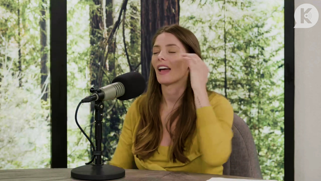 Ashley-Greene-dot-nl_TheTwilightEffect-Aflevering7NewMoonRewatchPart2of3-3619.jpg Ashley-Greene-dot-nl_TheTwilightEffect-Aflevering7NewMoonRewatchPart2of3-3619.jpg