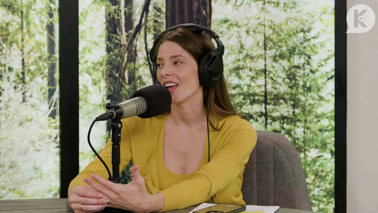 Ashley-Greene-dot-nl_TheTwilightEffect-Aflevering7NewMoonRewatchPart2of3-4027.jpg Ashley-Greene-dot-nl_TheTwilightEffect-Aflevering7NewMoonRewatchPart2of3-4027.jpg