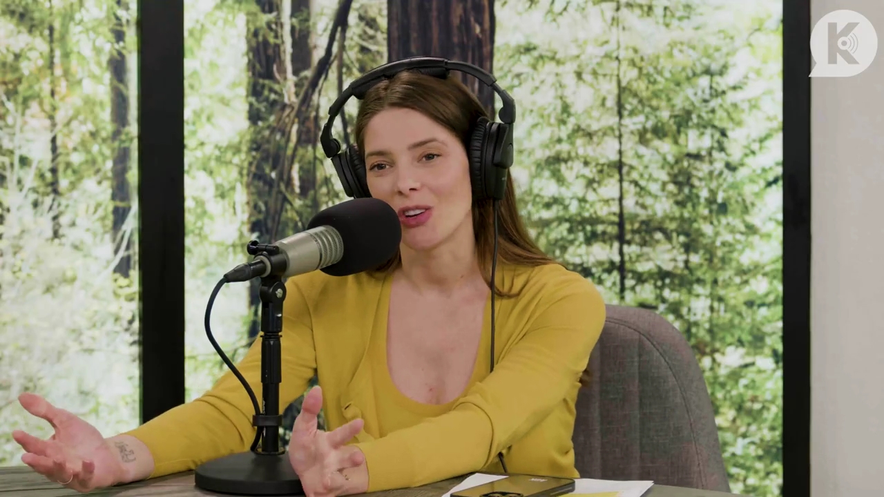 Ashley-Greene-dot-nl_TheTwilightEffect-Aflevering7NewMoonRewatchPart2of3-4030.jpg Ashley-Greene-dot-nl_TheTwilightEffect-Aflevering7NewMoonRewatchPart2of3-4030.jpg