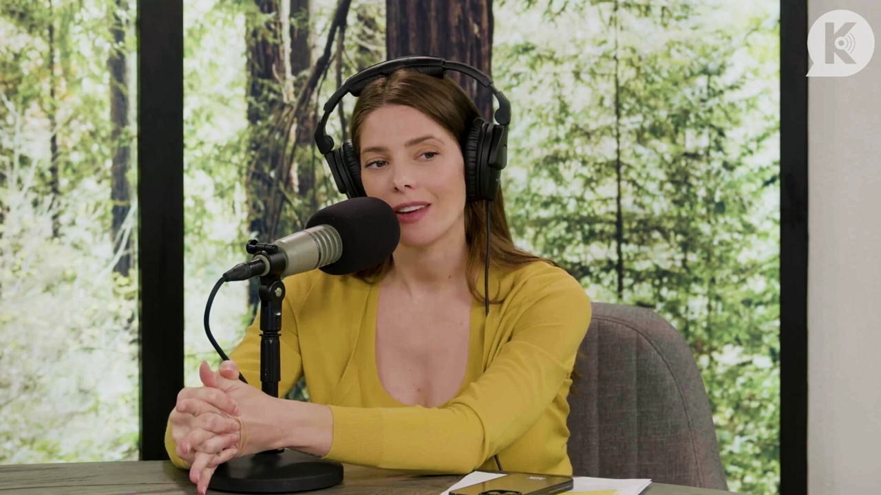 Ashley-Greene-dot-nl_TheTwilightEffect-Aflevering7NewMoonRewatchPart2of3-4070.jpg Ashley-Greene-dot-nl_TheTwilightEffect-Aflevering7NewMoonRewatchPart2of3-4070.jpg