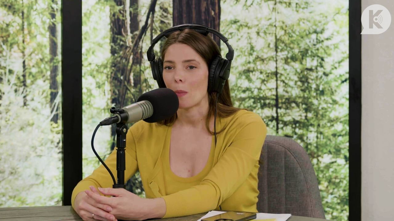 Ashley-Greene-dot-nl_TheTwilightEffect-Aflevering7NewMoonRewatchPart2of3-4227.jpg Ashley-Greene-dot-nl_TheTwilightEffect-Aflevering7NewMoonRewatchPart2of3-4227.jpg