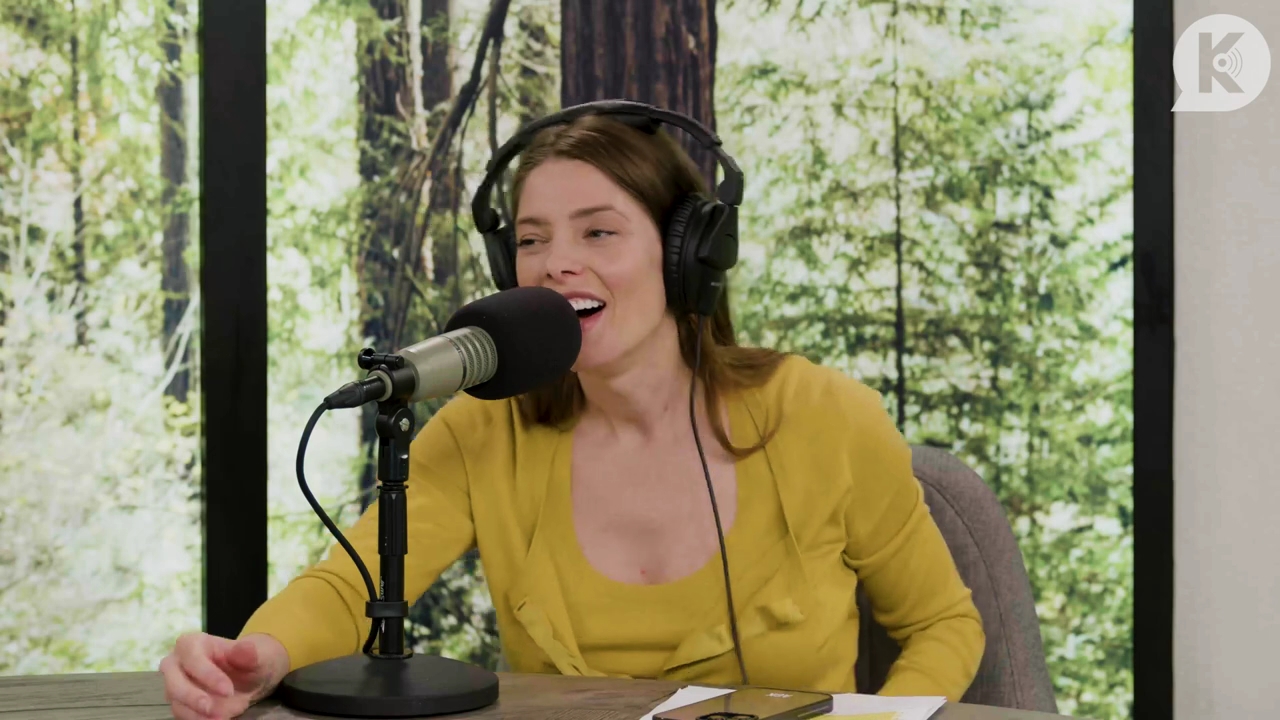 Ashley-Greene-dot-nl_TheTwilightEffect-Aflevering7NewMoonRewatchPart2of3-4236.jpg Ashley-Greene-dot-nl_TheTwilightEffect-Aflevering7NewMoonRewatchPart2of3-4236.jpg