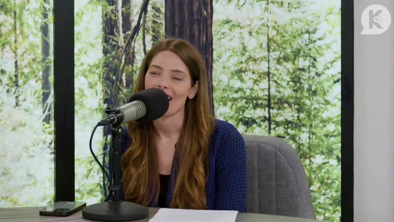 Ashley-Greene-dot-nl_TheTwilightEffectPostcast-Aflevering9NewMoonRewatchPart3of3-0003.jpg Ashley-Greene-dot-nl_TheTwilightEffectPostcast-Aflevering9NewMoonRewatchPart3of3-0003.jpg