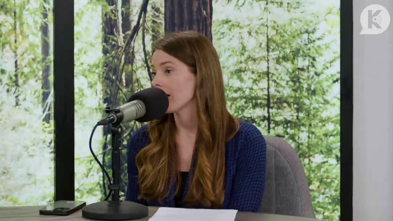 Ashley-Greene-dot-nl_TheTwilightEffectPostcast-Aflevering9NewMoonRewatchPart3of3-0018.jpg Ashley-Greene-dot-nl_TheTwilightEffectPostcast-Aflevering9NewMoonRewatchPart3of3-0018.jpg