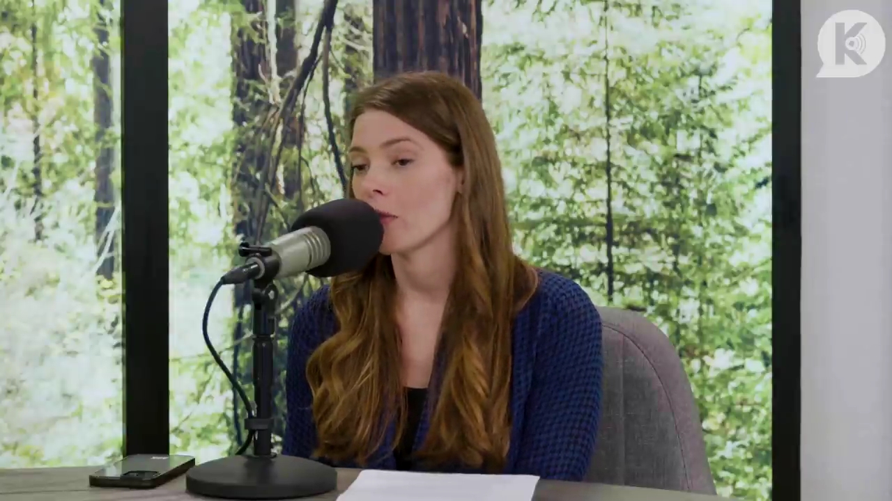 Ashley-Greene-dot-nl_TheTwilightEffectPostcast-Aflevering9NewMoonRewatchPart3of3-0019.jpg Ashley-Greene-dot-nl_TheTwilightEffectPostcast-Aflevering9NewMoonRewatchPart3of3-0019.jpg