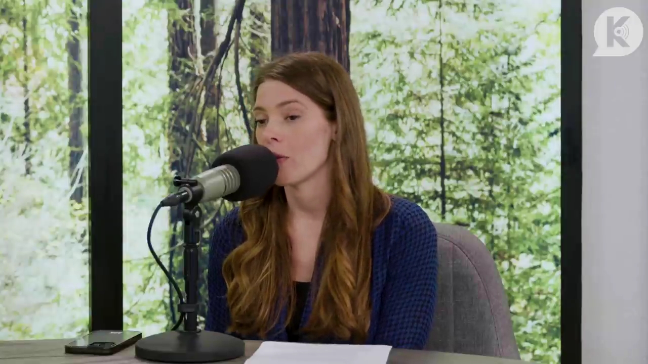 Ashley-Greene-dot-nl_TheTwilightEffectPostcast-Aflevering9NewMoonRewatchPart3of3-0020.jpg Ashley-Greene-dot-nl_TheTwilightEffectPostcast-Aflevering9NewMoonRewatchPart3of3-0020.jpg