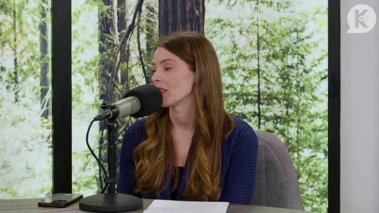 Ashley-Greene-dot-nl_TheTwilightEffectPostcast-Aflevering9NewMoonRewatchPart3of3-0028.jpg Ashley-Greene-dot-nl_TheTwilightEffectPostcast-Aflevering9NewMoonRewatchPart3of3-0028.jpg