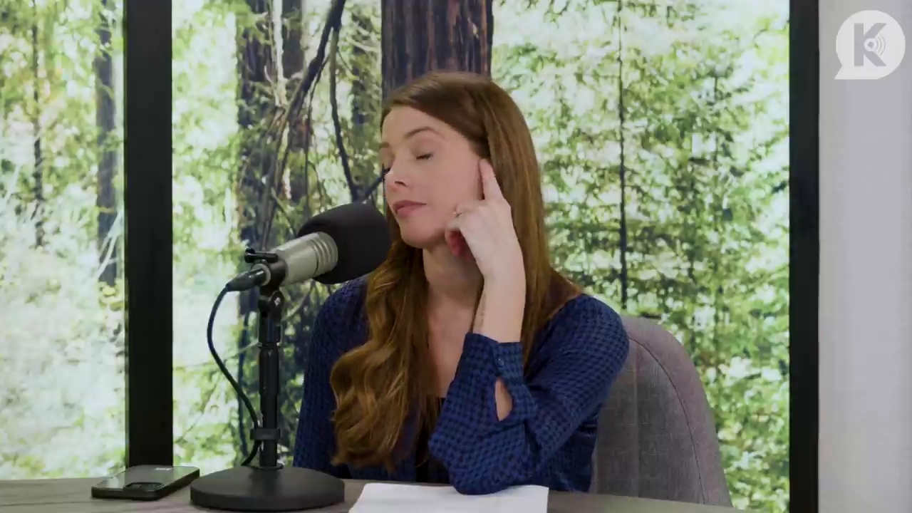 Ashley-Greene-dot-nl_TheTwilightEffectPostcast-Aflevering9NewMoonRewatchPart3of3-0049.jpg Ashley-Greene-dot-nl_TheTwilightEffectPostcast-Aflevering9NewMoonRewatchPart3of3-0049.jpg