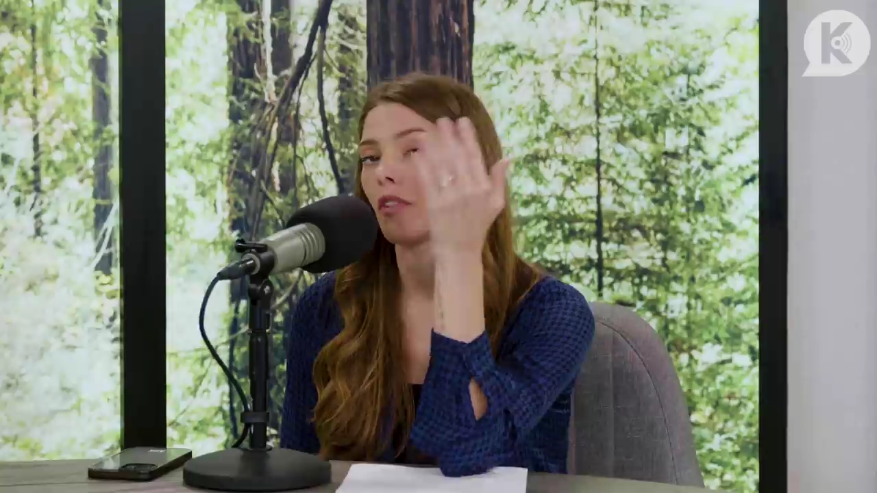 Ashley-Greene-dot-nl_TheTwilightEffectPostcast-Aflevering9NewMoonRewatchPart3of3-0052.jpg Ashley-Greene-dot-nl_TheTwilightEffectPostcast-Aflevering9NewMoonRewatchPart3of3-0052.jpg