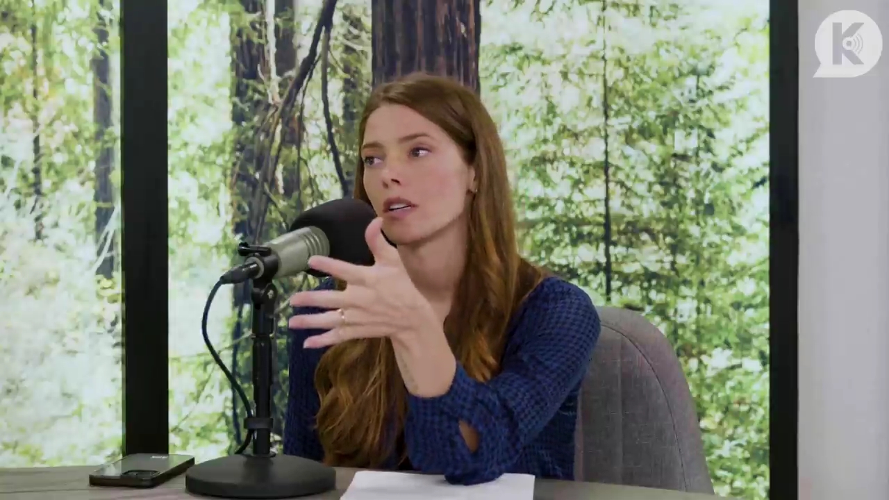 Ashley-Greene-dot-nl_TheTwilightEffectPostcast-Aflevering9NewMoonRewatchPart3of3-0053.jpg Ashley-Greene-dot-nl_TheTwilightEffectPostcast-Aflevering9NewMoonRewatchPart3of3-0053.jpg