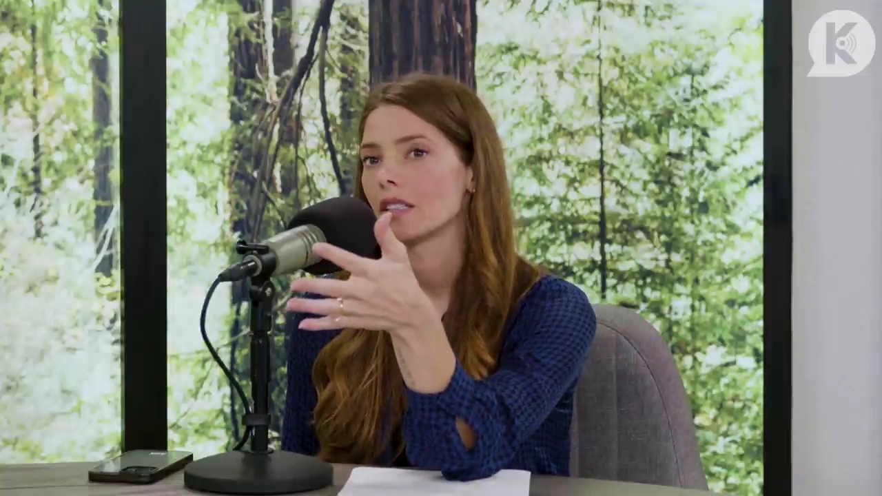 Ashley-Greene-dot-nl_TheTwilightEffectPostcast-Aflevering9NewMoonRewatchPart3of3-0054.jpg Ashley-Greene-dot-nl_TheTwilightEffectPostcast-Aflevering9NewMoonRewatchPart3of3-0054.jpg