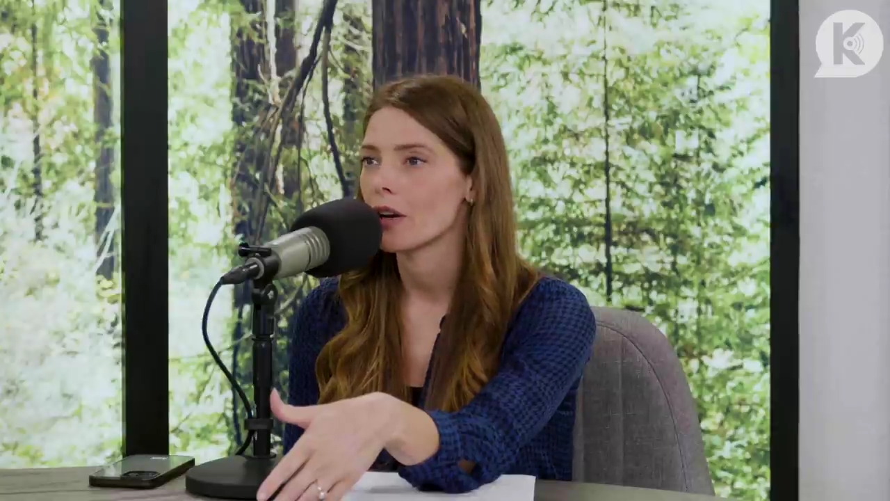 Ashley-Greene-dot-nl_TheTwilightEffectPostcast-Aflevering9NewMoonRewatchPart3of3-0061.jpg Ashley-Greene-dot-nl_TheTwilightEffectPostcast-Aflevering9NewMoonRewatchPart3of3-0061.jpg