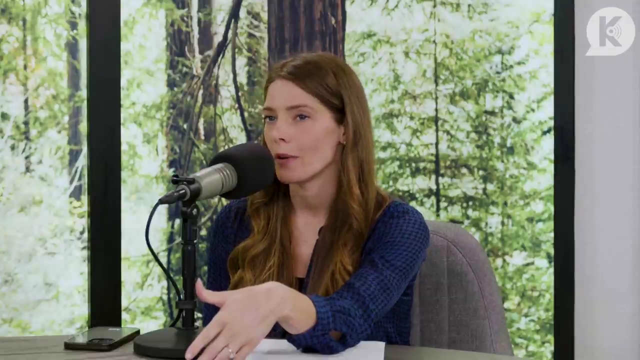 Ashley-Greene-dot-nl_TheTwilightEffectPostcast-Aflevering9NewMoonRewatchPart3of3-0062.jpg Ashley-Greene-dot-nl_TheTwilightEffectPostcast-Aflevering9NewMoonRewatchPart3of3-0062.jpg