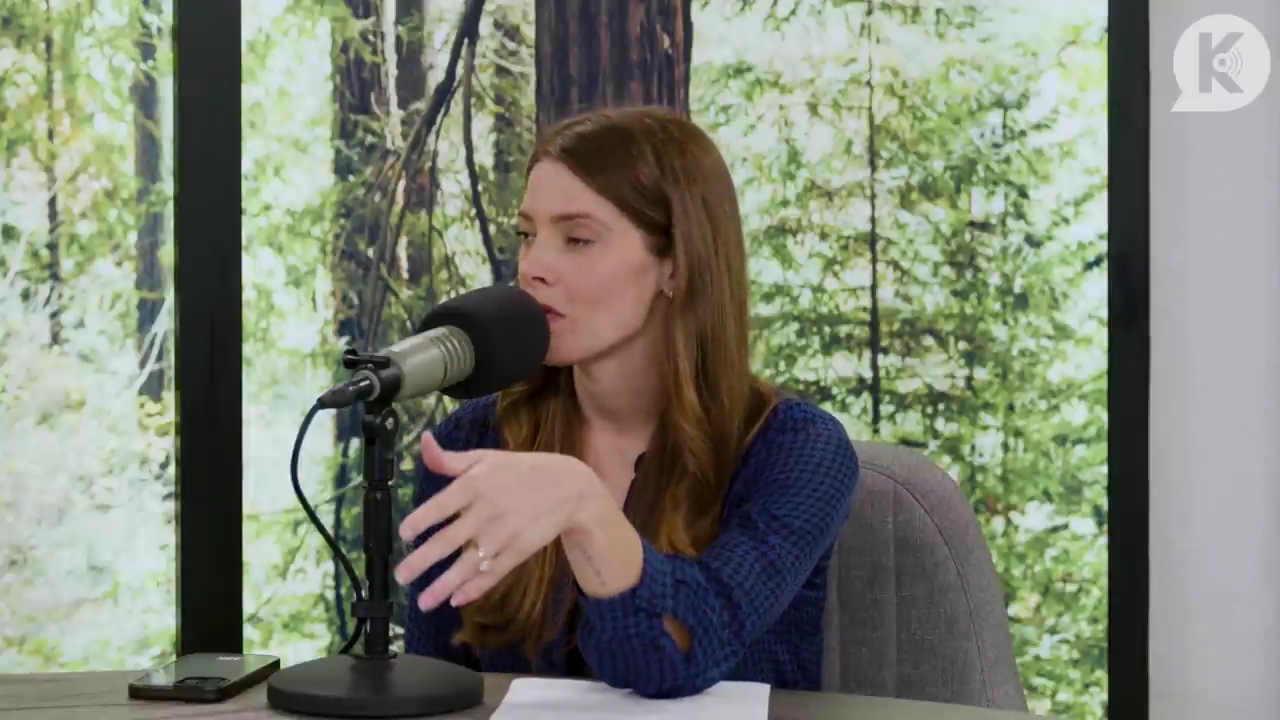 Ashley-Greene-dot-nl_TheTwilightEffectPostcast-Aflevering9NewMoonRewatchPart3of3-0067.jpg Ashley-Greene-dot-nl_TheTwilightEffectPostcast-Aflevering9NewMoonRewatchPart3of3-0067.jpg